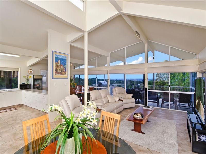 27 Swanbourne Way, Elanora QLD 4221