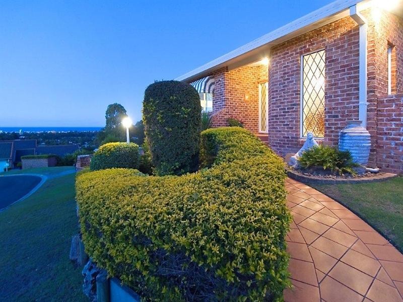 27 Swanbourne Way, Elanora QLD 4221