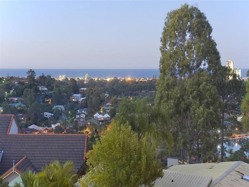 27 Swanbourne Way, Elanora QLD 4221