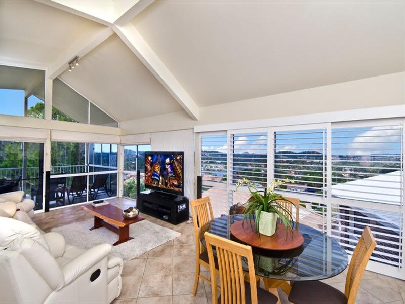 27 Swanbourne Way, Elanora QLD 4221