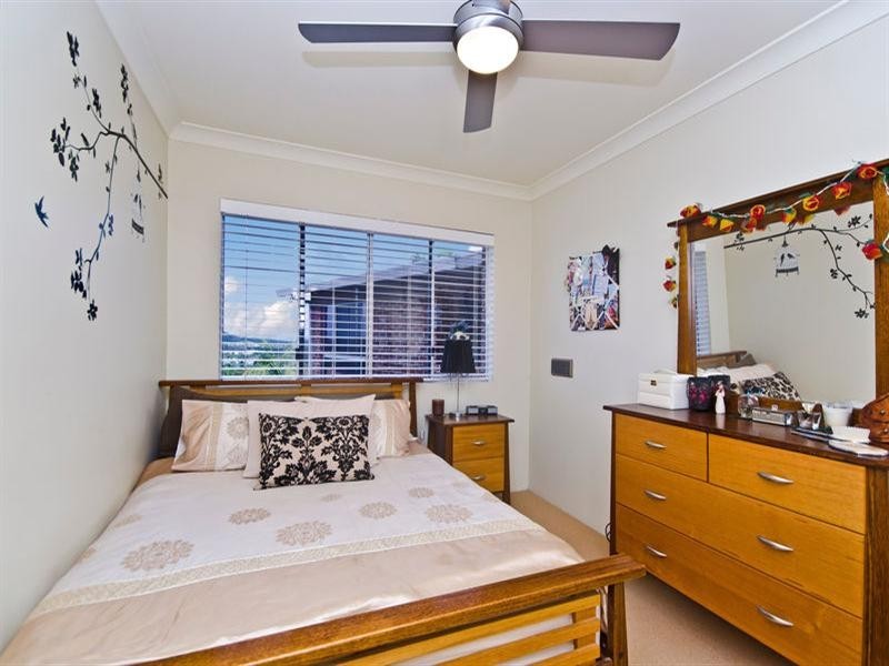 27 Swanbourne Way, Elanora QLD 4221