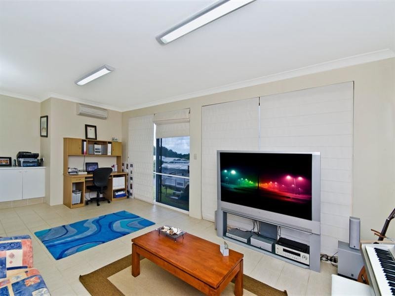 27 Swanbourne Way, Elanora QLD 4221