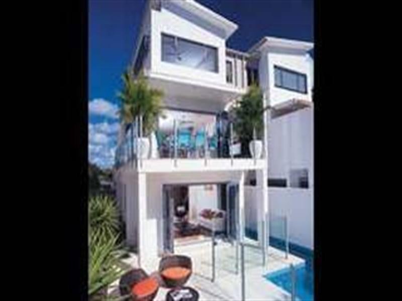 2/197 Golden Four Drive, Bilinga QLD 4225