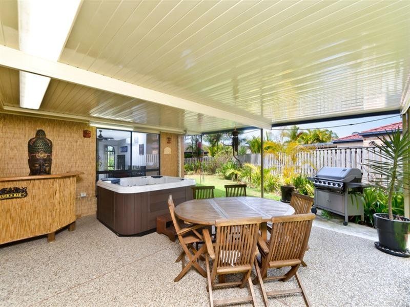 42 Baekea Drive, Elanora QLD 4221