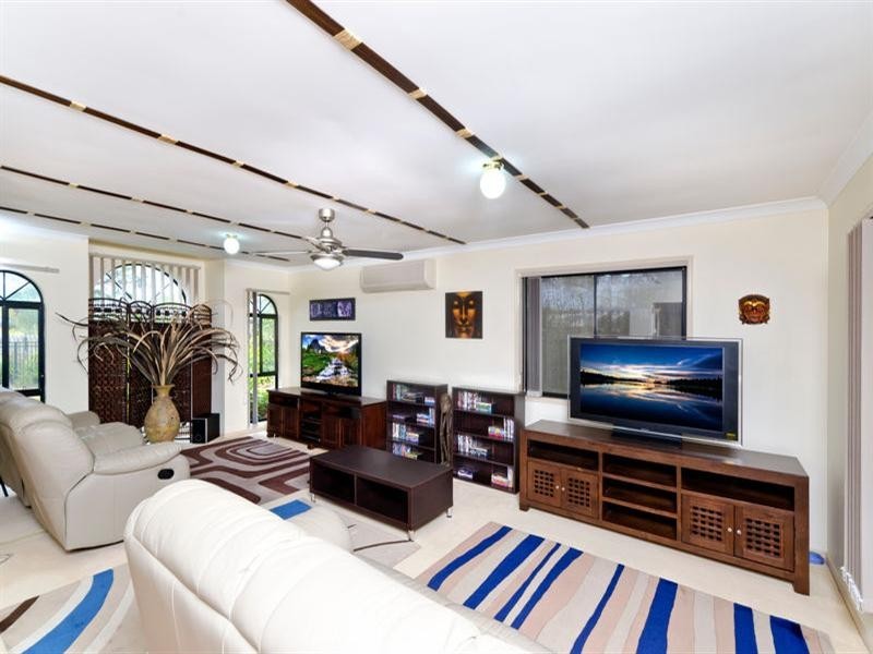 42 Baekea Drive, Elanora QLD 4221