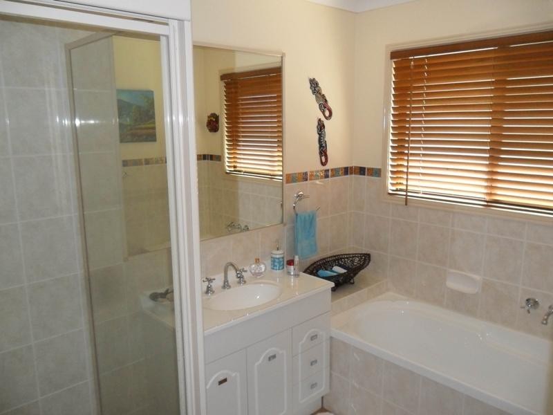 42 Baekea Drive, Elanora QLD 4221