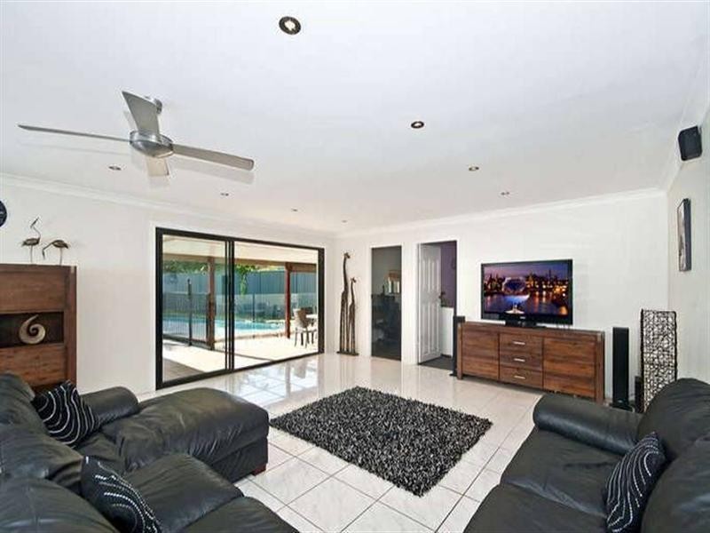 8 Linum Street, Palm Beach QLD 4221