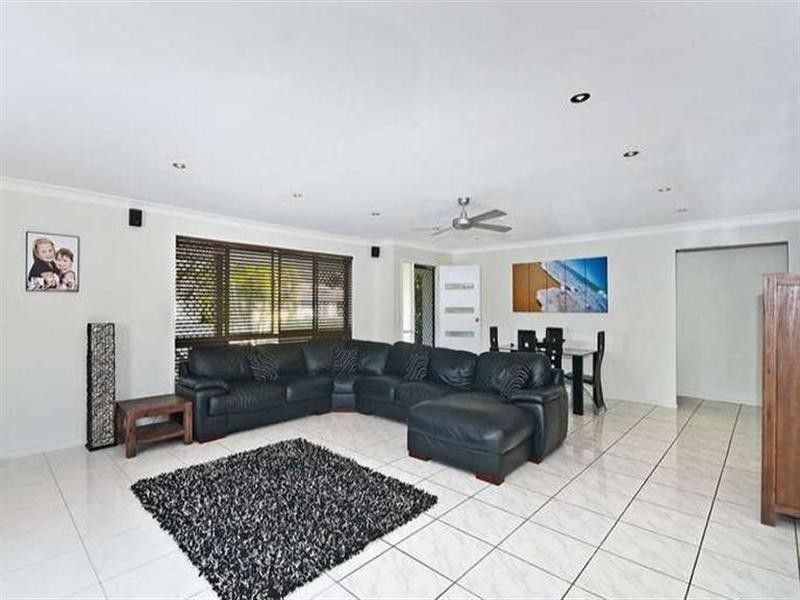 8 Linum Street, Palm Beach QLD 4221