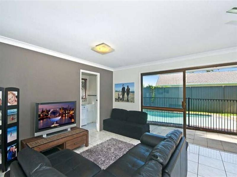 8 Linum Street, Palm Beach QLD 4221