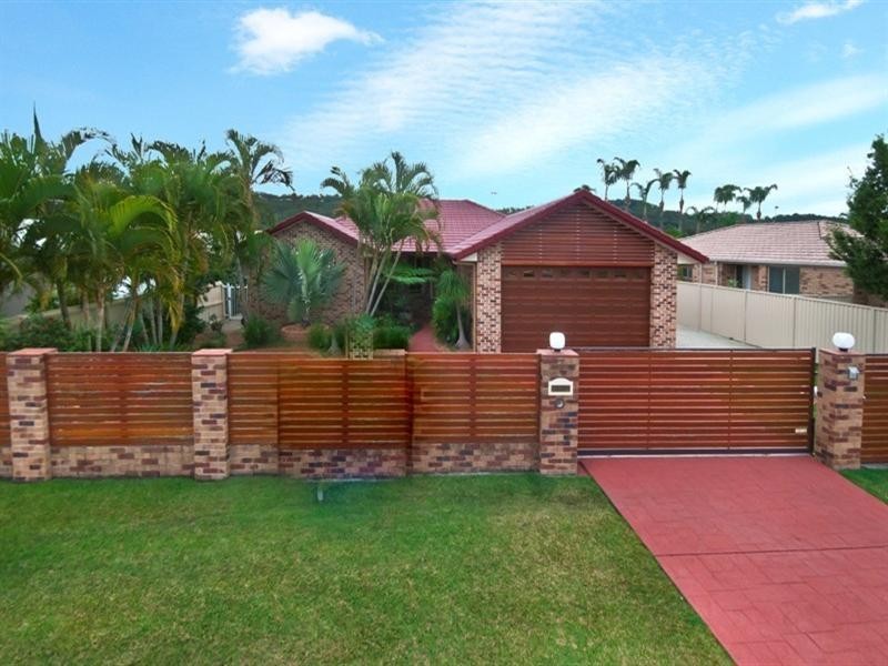 7 Chown Avenue, Currumbin Waters QLD 4223