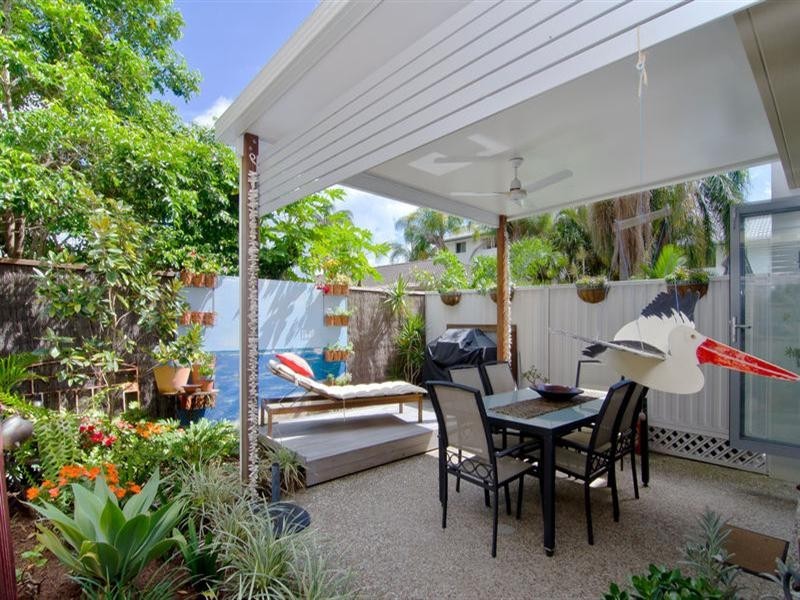 2/2000 Gold Coast Highway, Miami QLD 4220