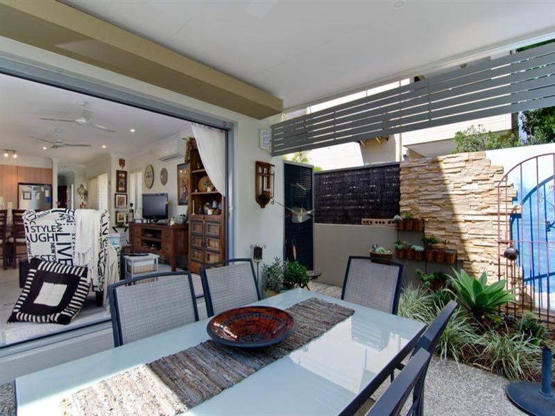 2/2000 Gold Coast Highway, Miami QLD 4220