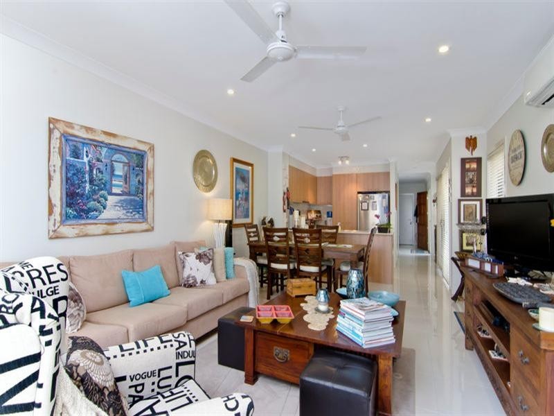 2/2000 Gold Coast Highway, Miami QLD 4220