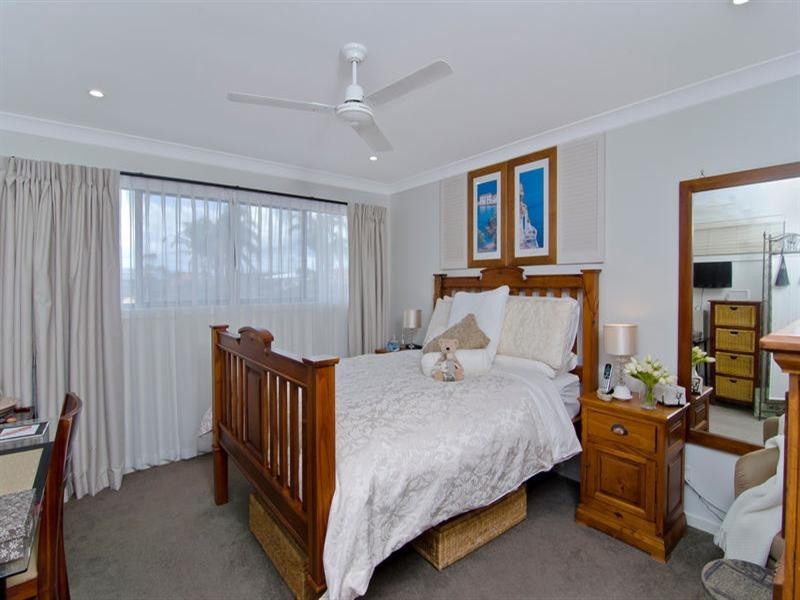 2/2000 Gold Coast Highway, Miami QLD 4220
