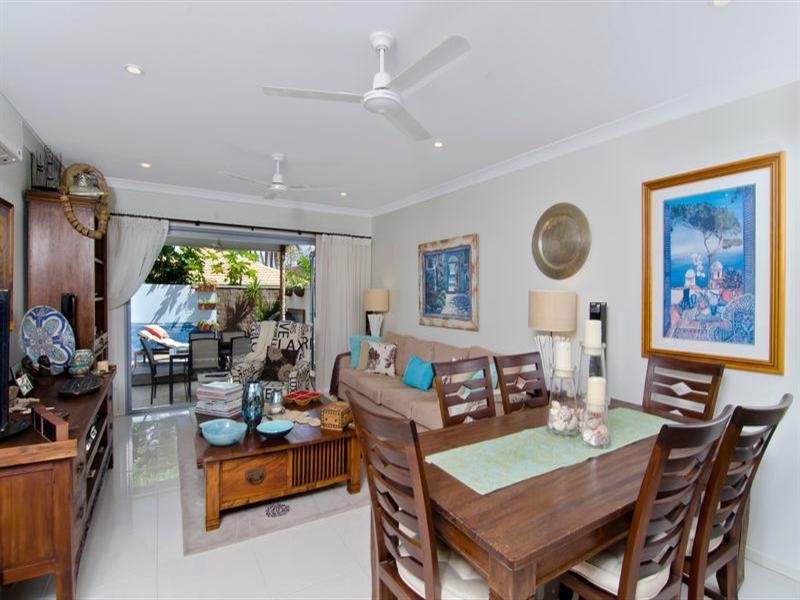 2/2000 Gold Coast Highway, Miami QLD 4220