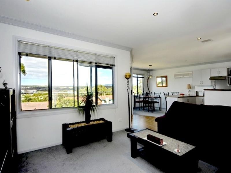 11 Canberra Crescent, Burrill Lake NSW 2539