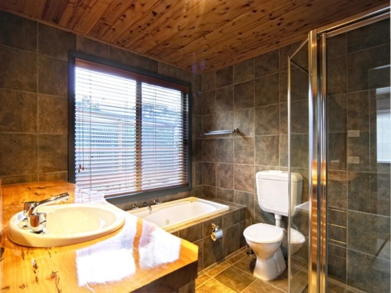 11 Canberra Crescent, Burrill Lake NSW 2539