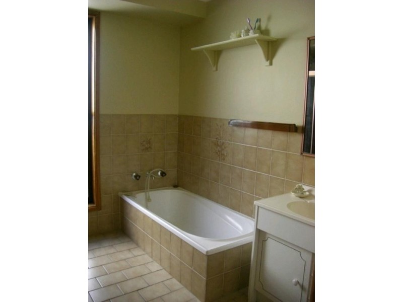 64 Ross Avenue, Narrawallee NSW 2539