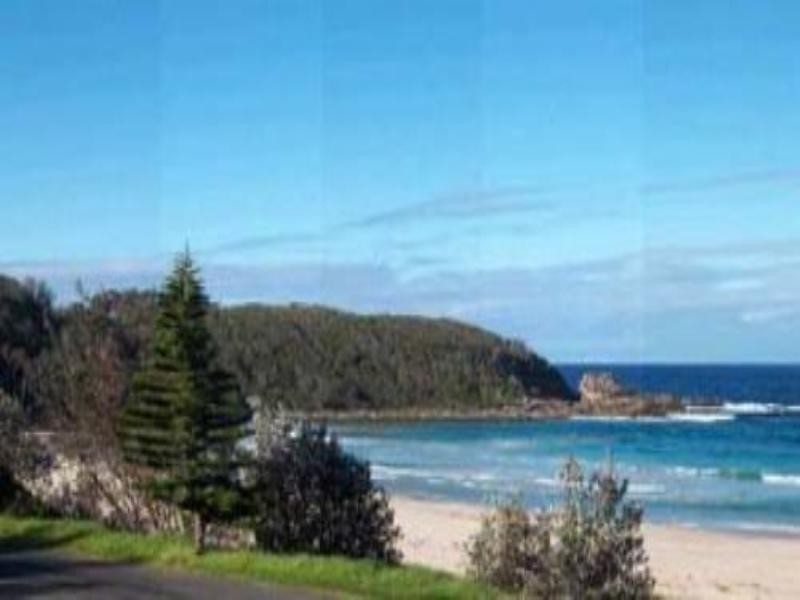 8 Beach Road, Mollymook NSW 2539