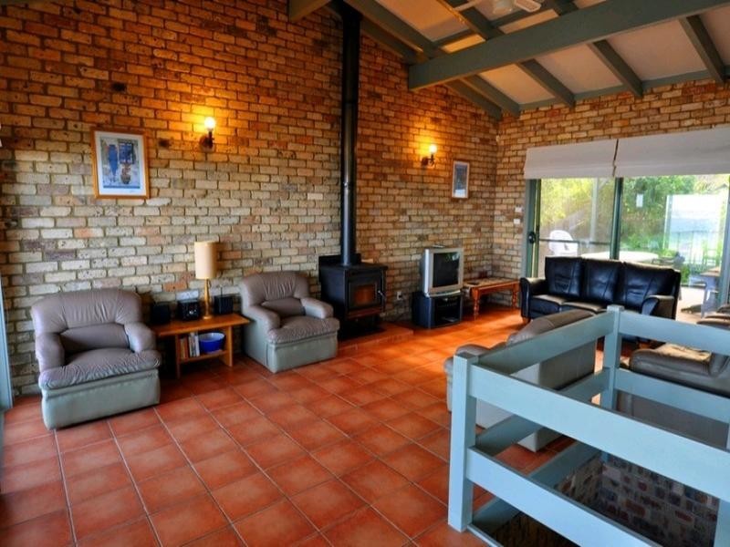 8 Beach Road, Mollymook NSW 2539