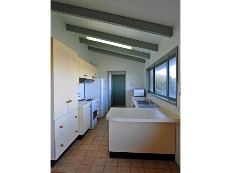 8 Beach Road, Mollymook NSW 2539