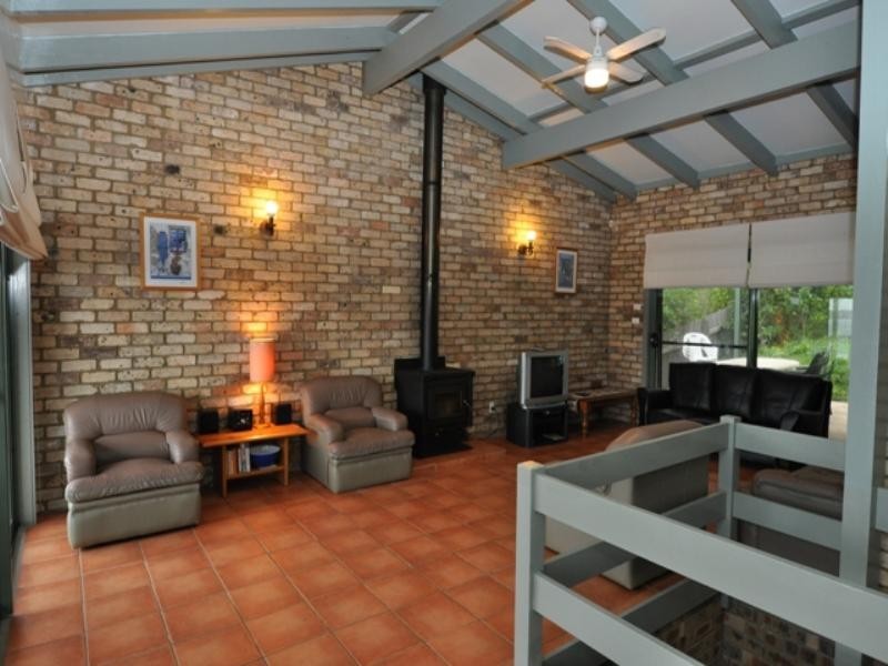 8 Beach Road, Mollymook NSW 2539