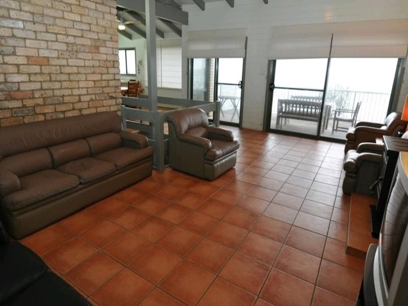 8 Beach Road, Mollymook NSW 2539