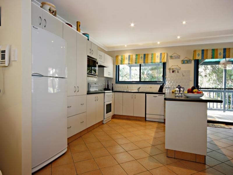 16 Manning Avenue, Narrawallee NSW 2539