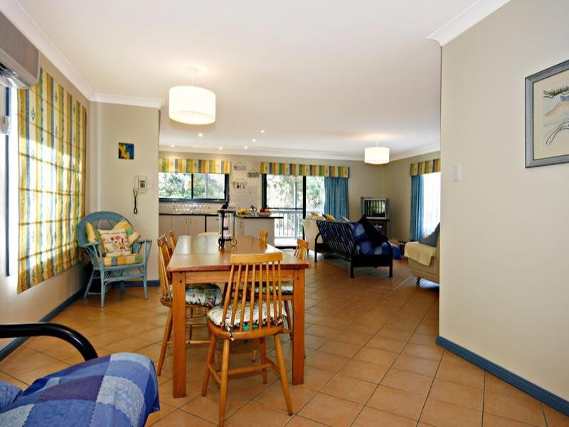 16 Manning Avenue, Narrawallee NSW 2539