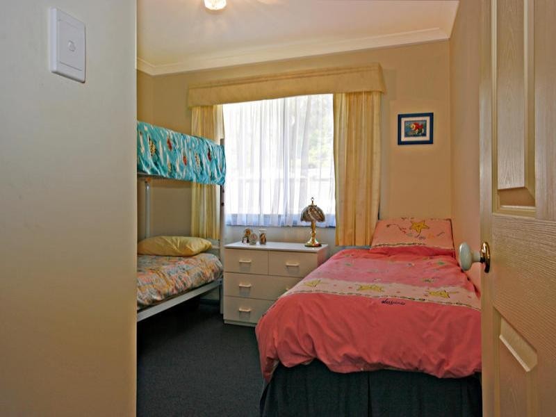 16 Manning Avenue, Narrawallee NSW 2539