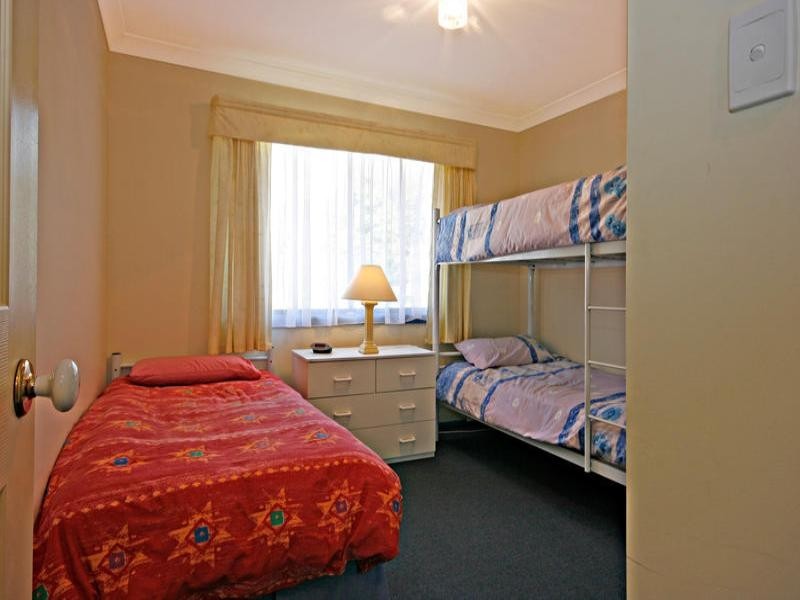 16 Manning Avenue, Narrawallee NSW 2539