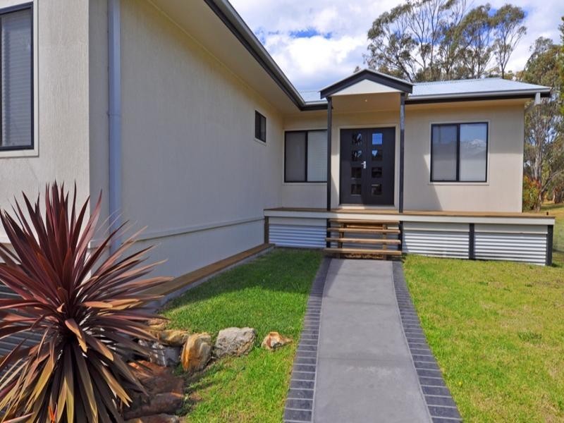 76 Carroll Avenue, Mollymook NSW 2539