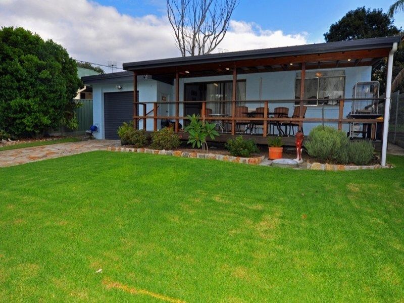 19 River Road, Lake Tabourie NSW 2539