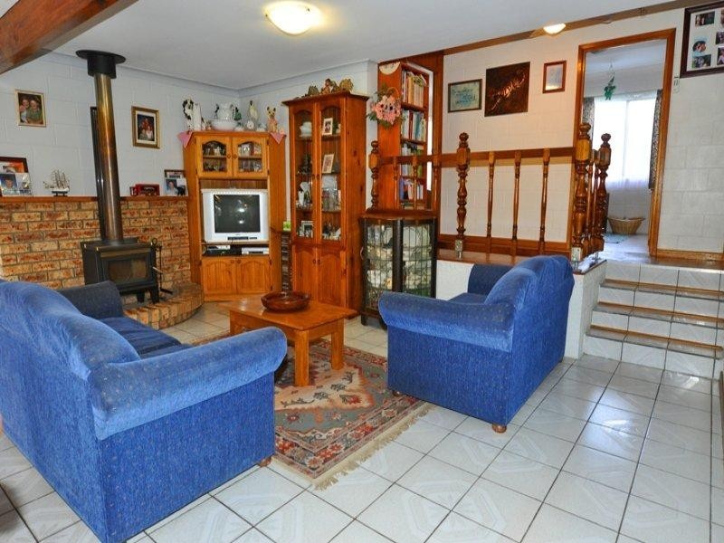 19 River Road, Lake Tabourie NSW 2539