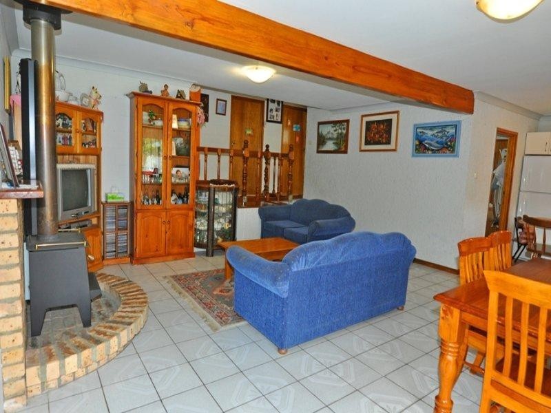 19 River Road, Lake Tabourie NSW 2539