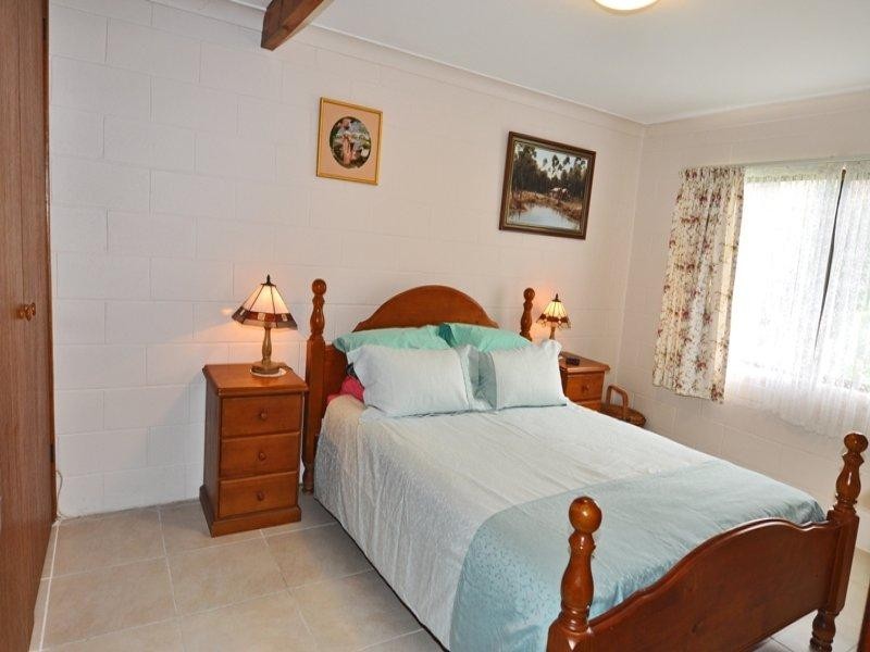 19 River Road, Lake Tabourie NSW 2539