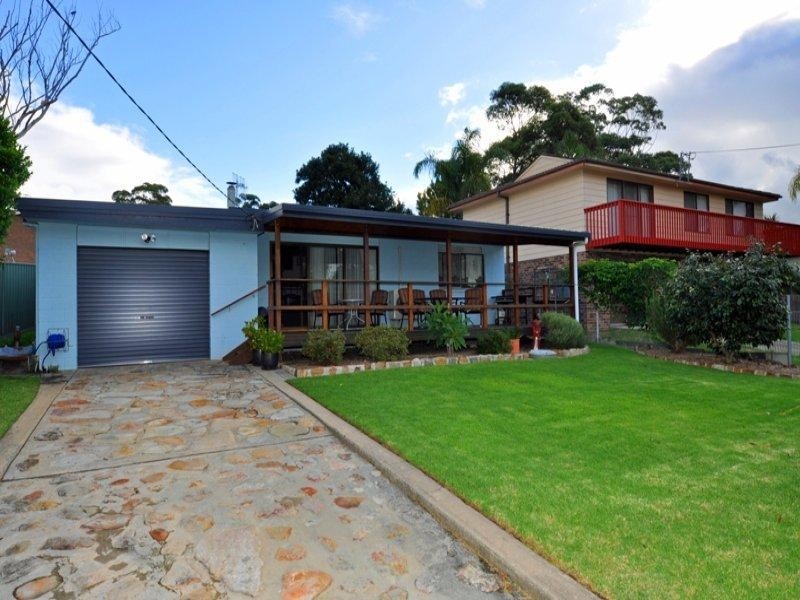 19 River Road, Lake Tabourie NSW 2539