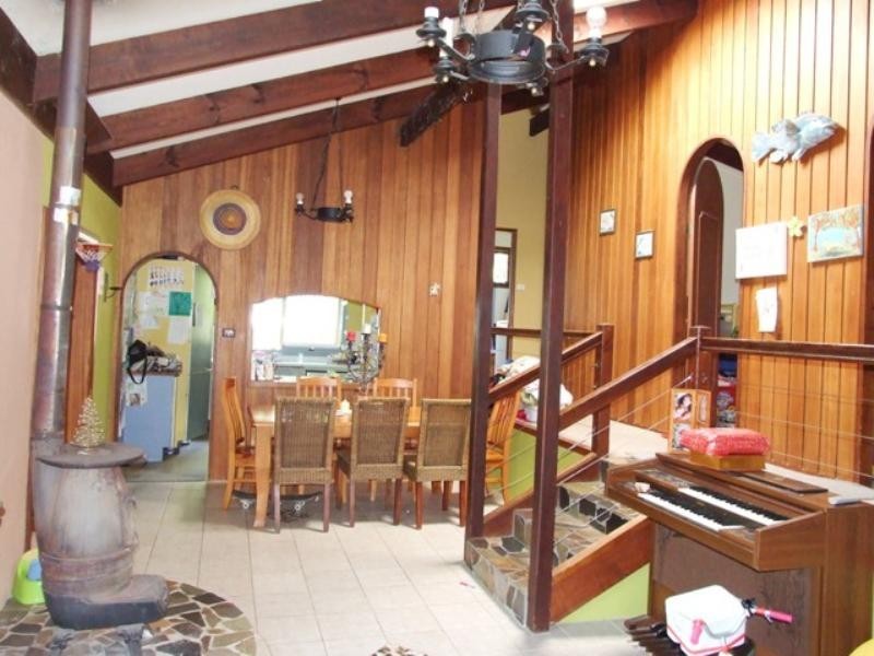 8 Ocean Street, Mollymook NSW 2539