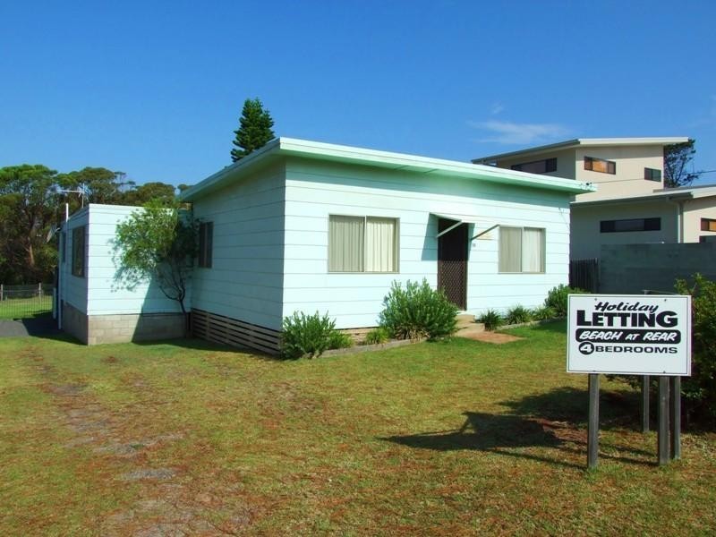 18 Princes Highway, Burrill Lake NSW 2539
