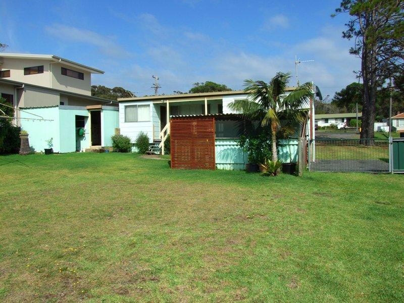 18 Princes Highway, Burrill Lake NSW 2539