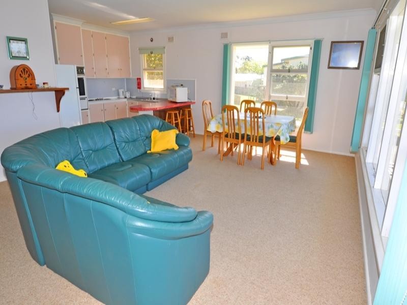 27 Seaside Parade, Dolphin Point NSW 2539