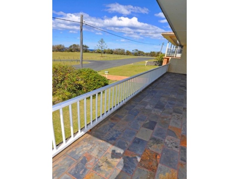 27 Seaside Parade, Dolphin Point NSW 2539