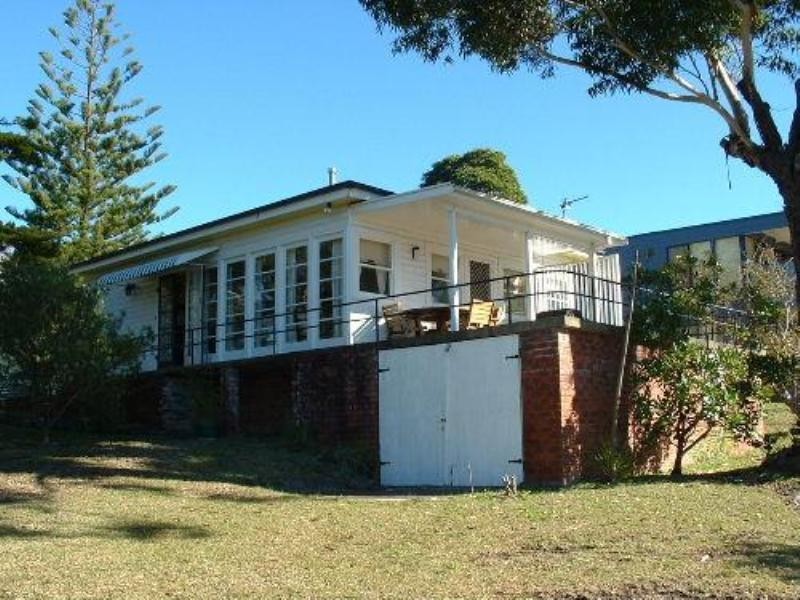 77 Golf Avenue, Mollymook NSW 2539