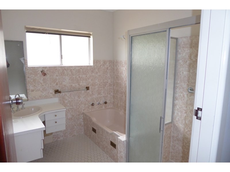 2 Cambridge Street, Umina Beach NSW 2257