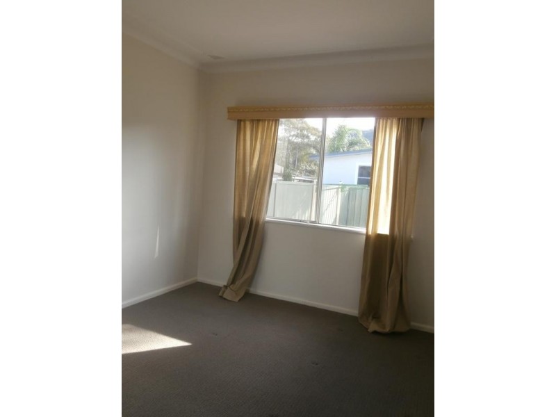 33 Honeysuckle Street, Umina Beach NSW 2257