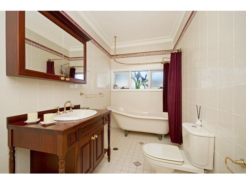 215 Gertrude Street, North Gosford NSW 2250