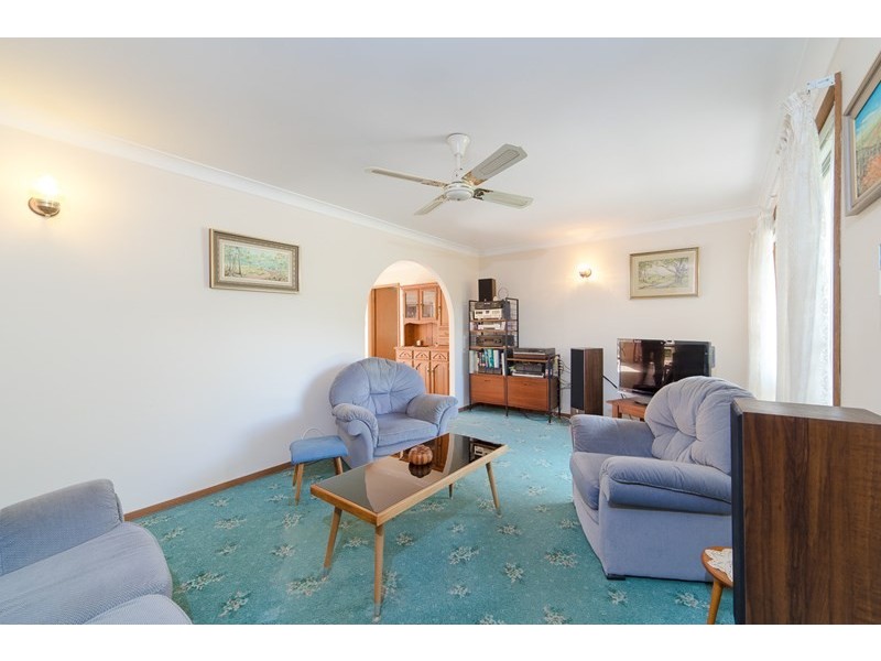 11 Cambridge Street, Umina Beach NSW 2257
