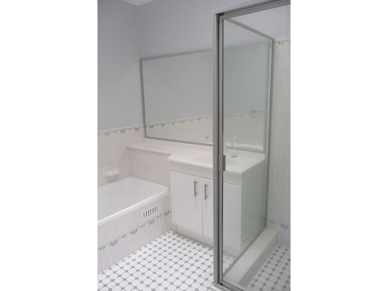 12B Judy Anne Close, Green Point NSW 2251