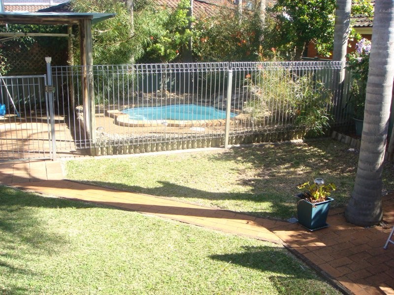 16 Corner Rosewood Drive/Veron Road, Umina Beach NSW 2257