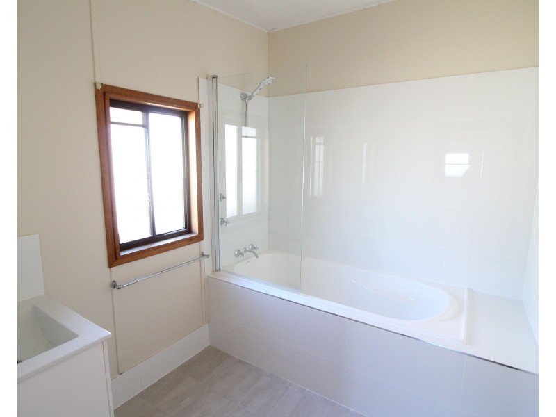 27 Hobart Avenue, Umina Beach NSW 2257